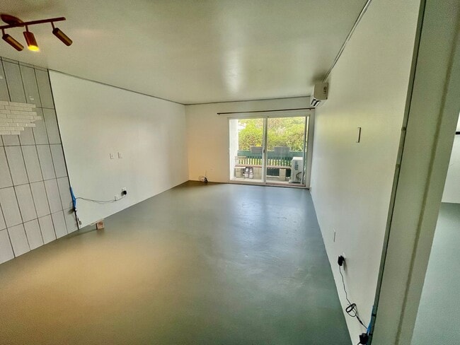 Building Photo - Charming 1 bedroom 1 bathroom in heart of ...