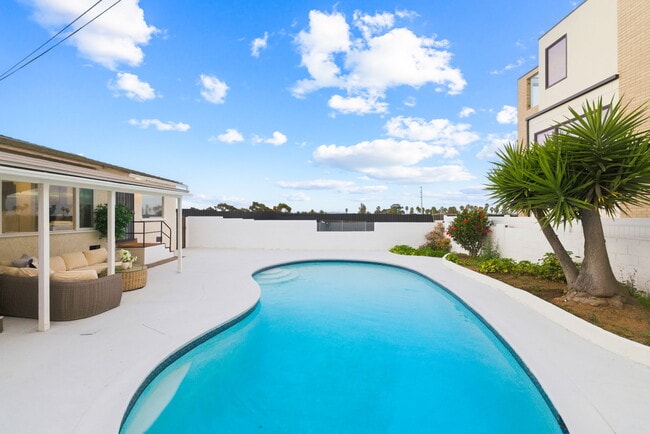 Building Photo - 1404 Lieta St