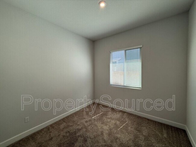 Building Photo - 614 Madrone St