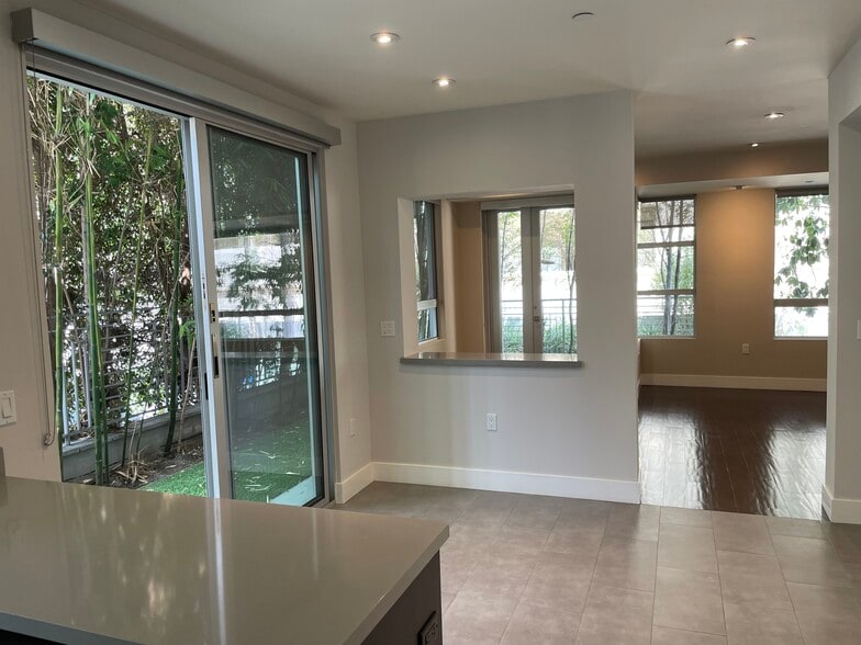 Building Photo - 1666 Greenfield Ave