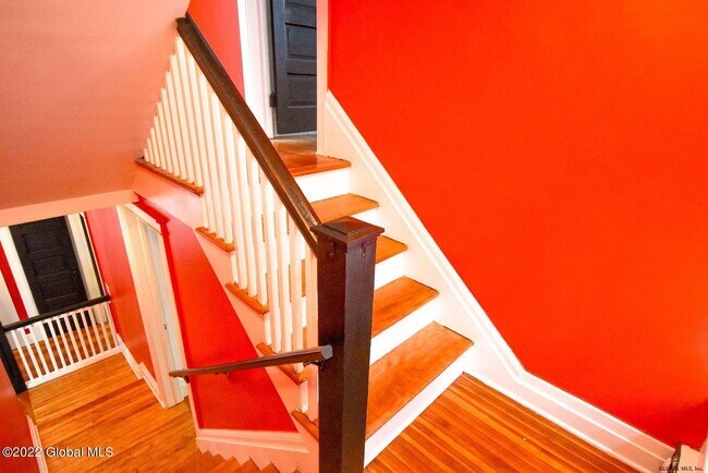 Building Photo - 558 Myrtle Ave