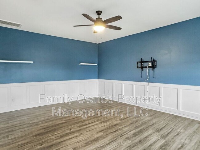 Building Photo - 242 Dunlin Dr