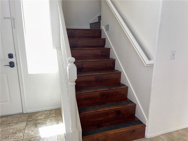 Building Photo - 4364 Mesa Hill Dr