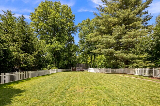 Building Photo - 6916 Seven Locks Rd