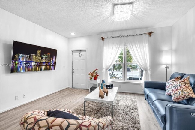 Building Photo - 9925 NW 57th Manor