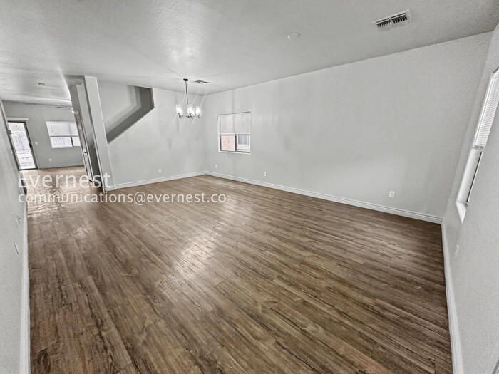 Building Photo - 2210 N 91st Ln