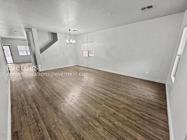 Building Photo - Limited Time Special Offer / 4 Bed, 3 Bath Home with Garage / Pet-Friendly / Vouchers Accepted / ...