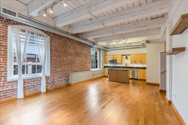 Building Photo - 416 NW 13th Ave