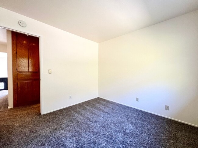 Building Photo - Spacious 4-Bed, 3-Bath Single-Family Home ...