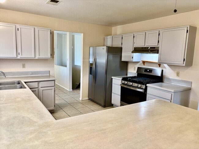 Building Photo - 472 Copper Dr NE