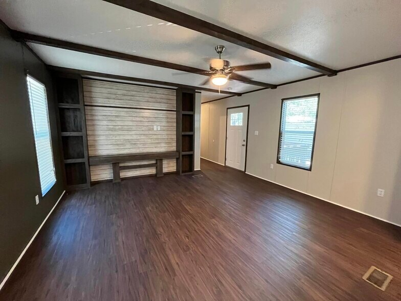 Building Photo - 119 Betty St