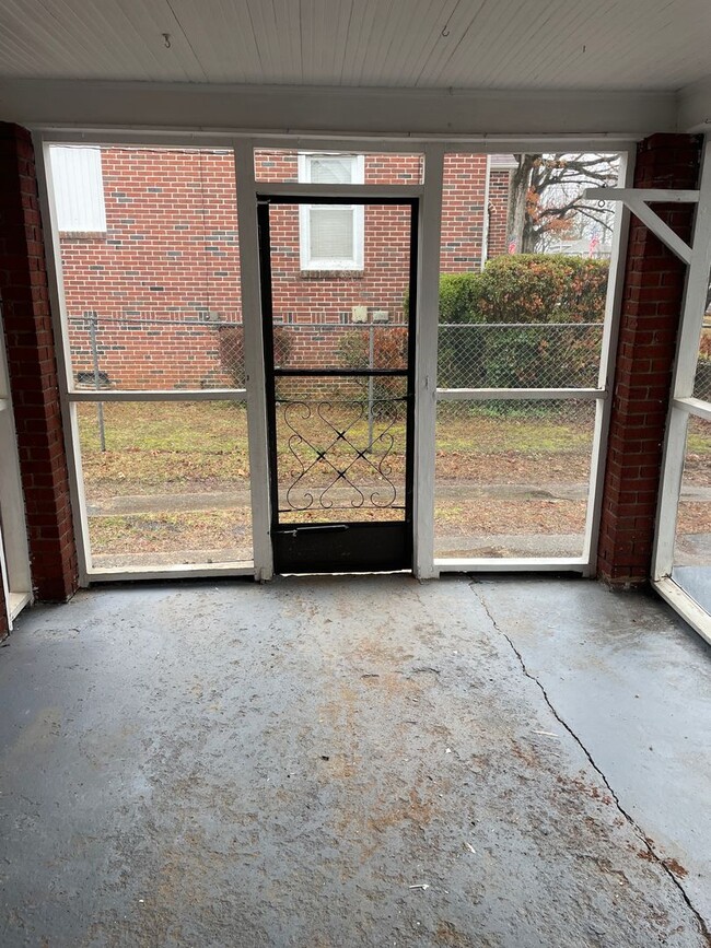 Building Photo - 207 Clayton St