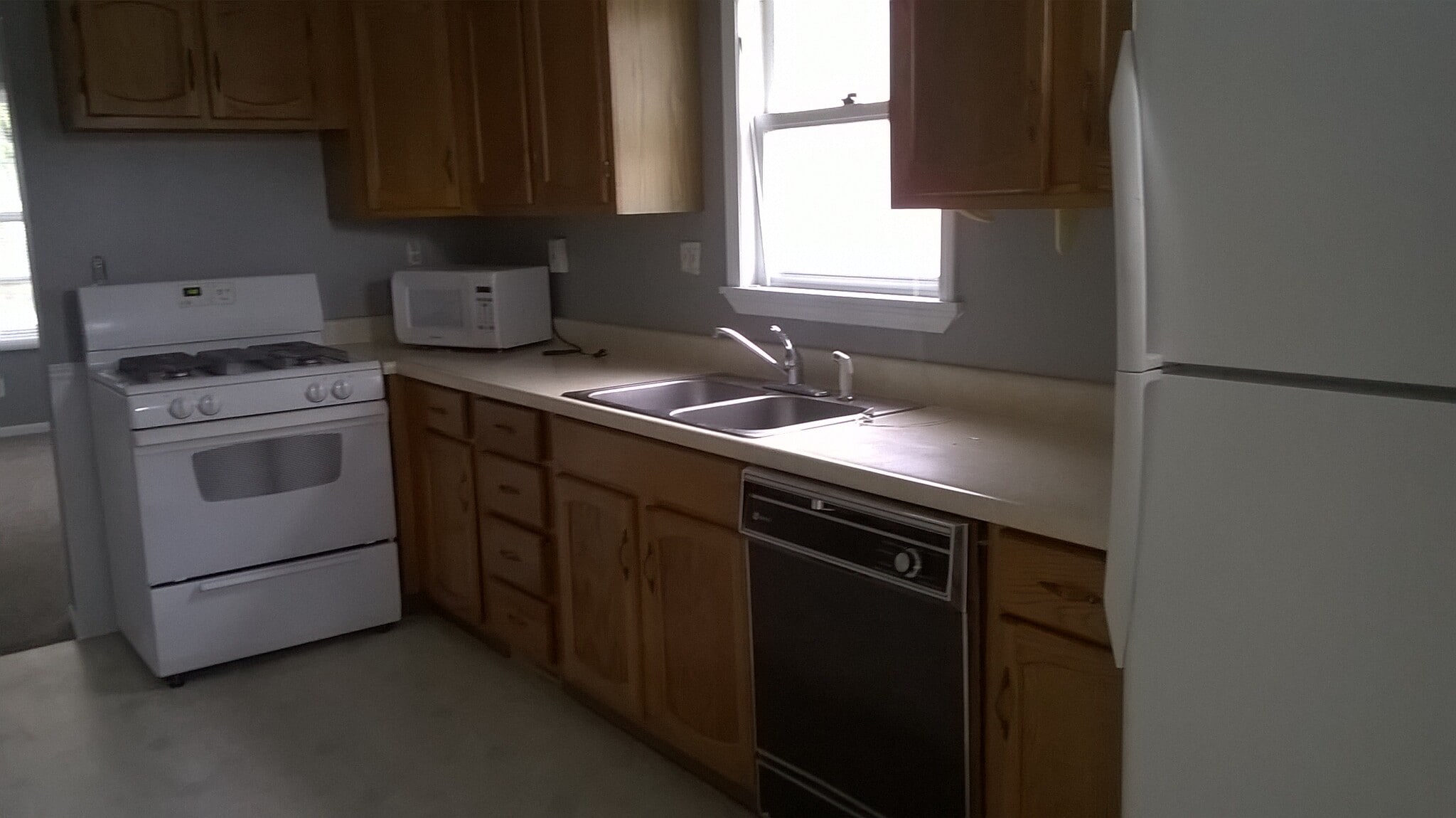 Building Photo - 930 Baraga St NE