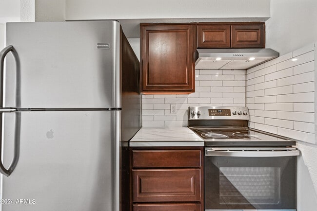 Building Photo - 35 N May