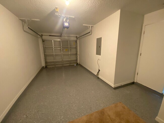Building Photo - Welcome Home! Beautiful 3 Bedroom, 2.5 Bat...