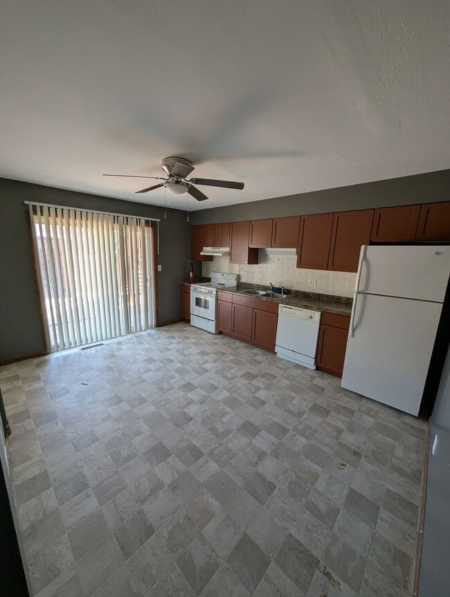 Building Photo - 2110 Lexington Dr