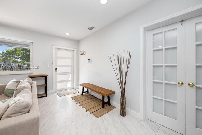 Building Photo - 1331 NE 160th St