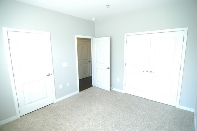 Building Photo - 2 Bedroom in Solo East Condos of Nashville!!