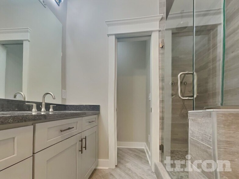 Building Photo - 6813 Charlotte Pike