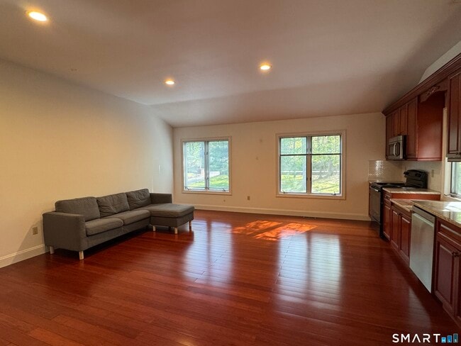 Building Photo - 108 Comstock Hill Ave
