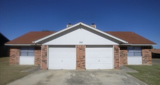 Building Photo - 302 Sorrell Dr