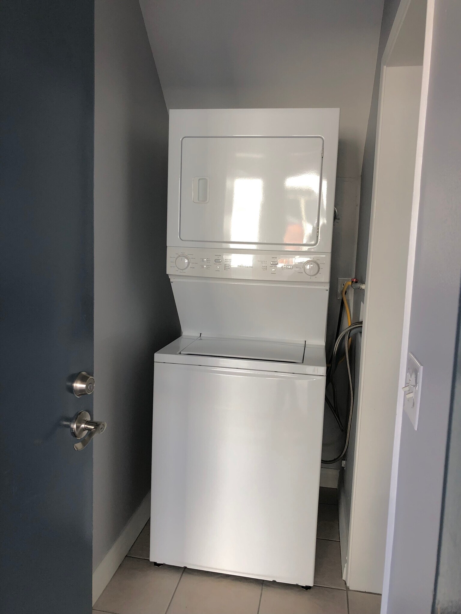 Laundry - 186 Hurst Ave