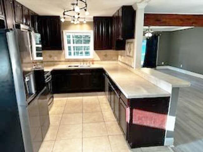 Building Photo - 2625 E Cavett Dr