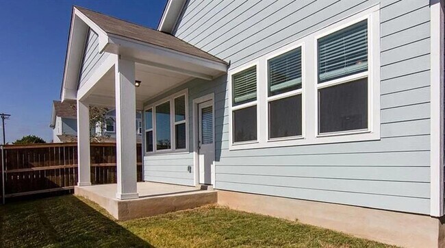 Building Photo - 240 La Escalera Dr