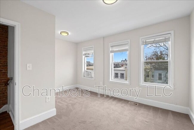 Building Photo - 619 Orleans Pl NE