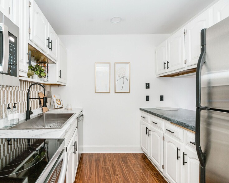 Building Photo - 35 Nathan Ln N