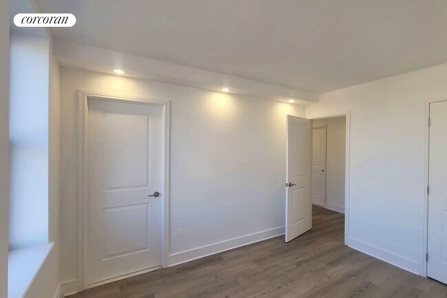 Building Photo - 45 W 81st St