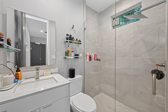 Building Photo - 607 Memorial Heights Dr