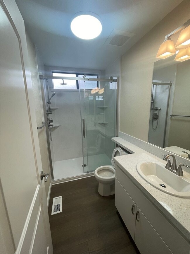 Building Photo - $3190 -- Beautifully Remodeled Townhome in...