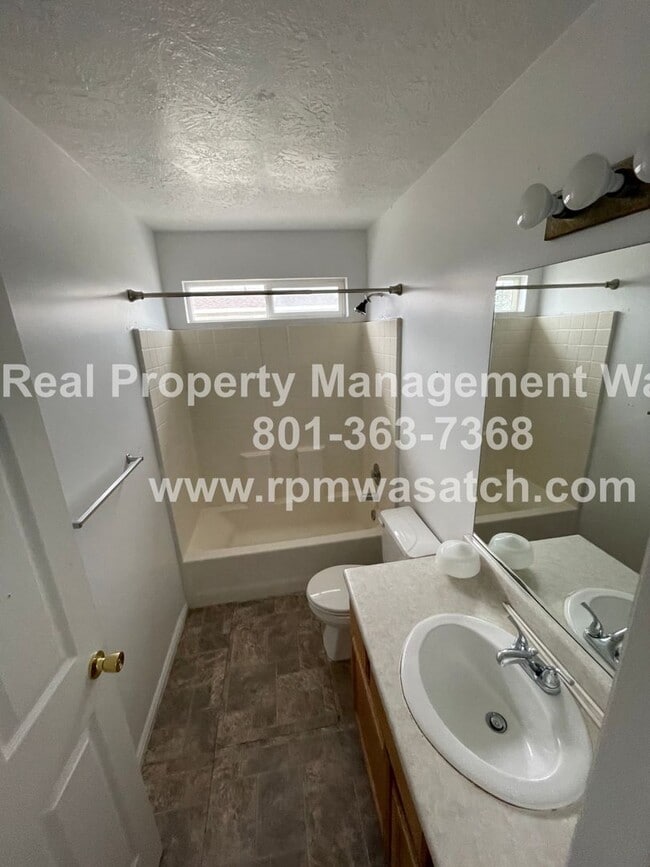 Building Photo - Perfect Multi Level home in West Vally City Utah