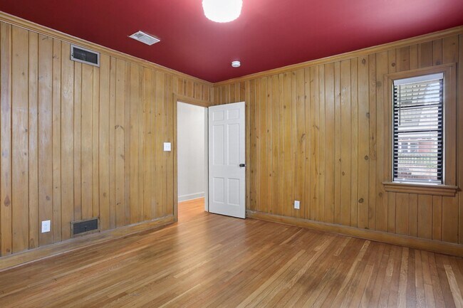 Building Photo - Renovated 3BR / 2BA Home for Rent on Gordonston Ave