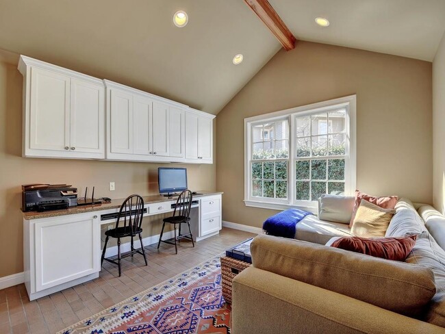 Building Photo - 2203 Sunny Slope Dr