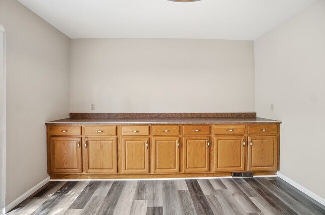 Building Photo - Three Bedroom Home with Great Outdoor Entertainment Space!