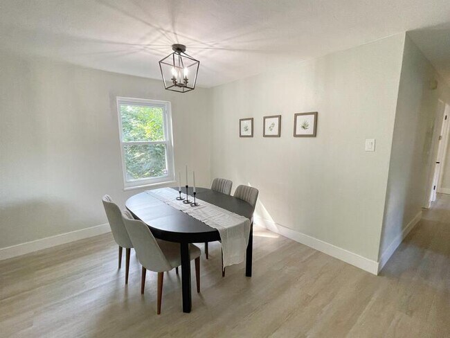 Building Photo - 7591 Amherst Ave