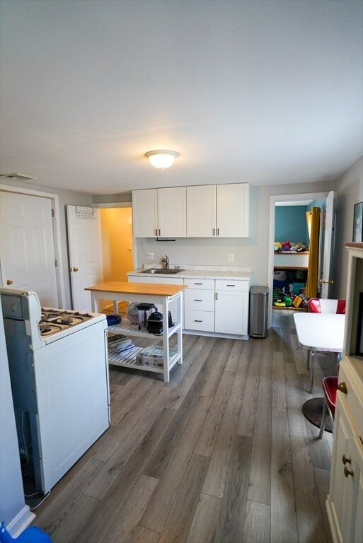 Building Photo - 6 Pleasant St