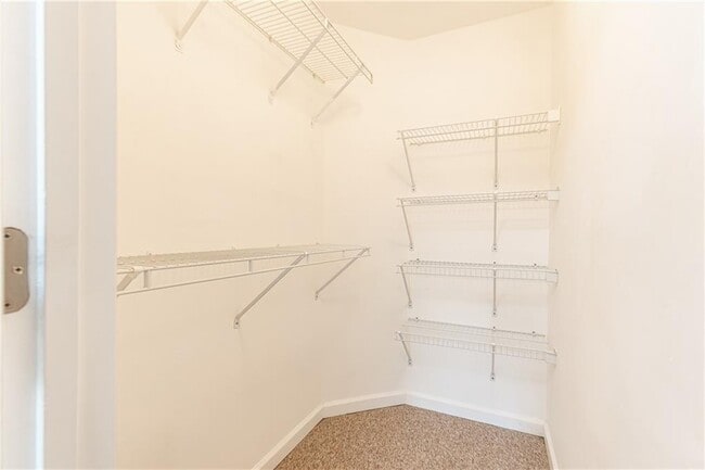 Building Photo - 2014 River Heights Walk SE