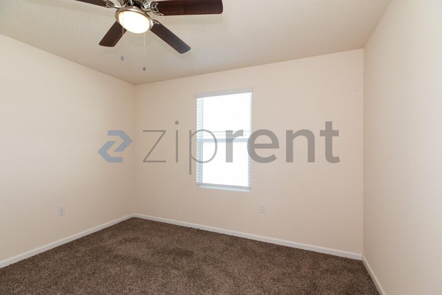 Building Photo - Unit