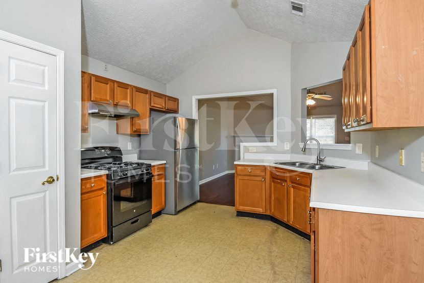 Building Photo - 830 James Ridge Dr