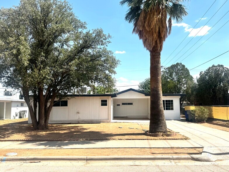 Building Photo - 5102 Beals Dr