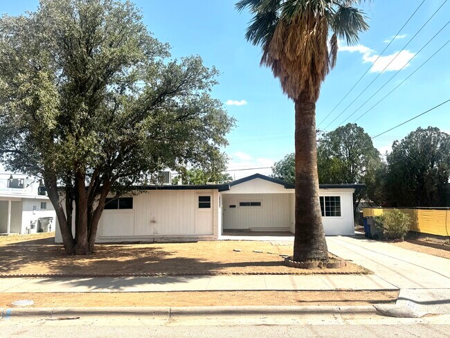 Building Photo - 5102 Beals Dr