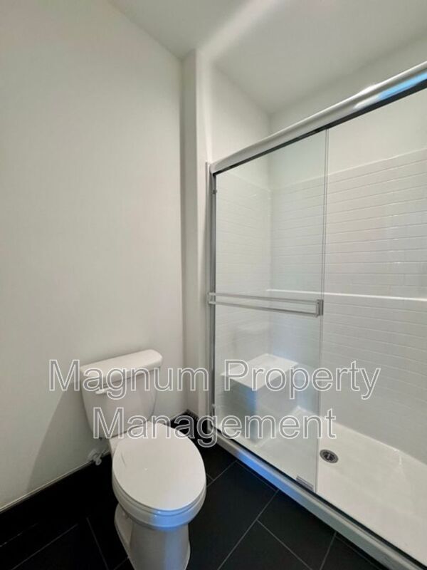 Building Photo - 25061 River Peak Dr