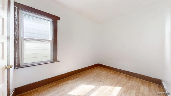 Building Photo - 173 Grote St