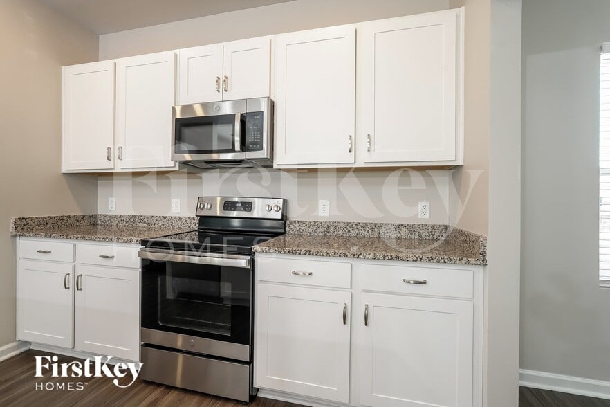 Building Photo - 3710 Streamside Dr