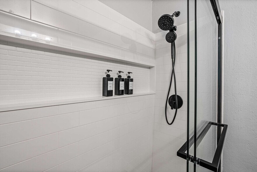 Building Photo - 5909 Cherry Loop