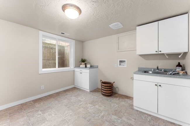 Building Photo - Exceptional Boise West Bench Home