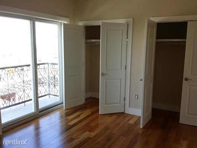 Building Photo - 1202 Summit Ave